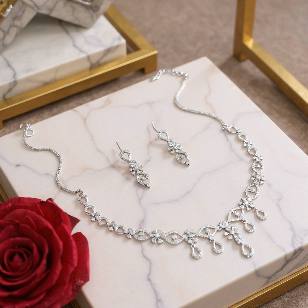 Niviya Necklace