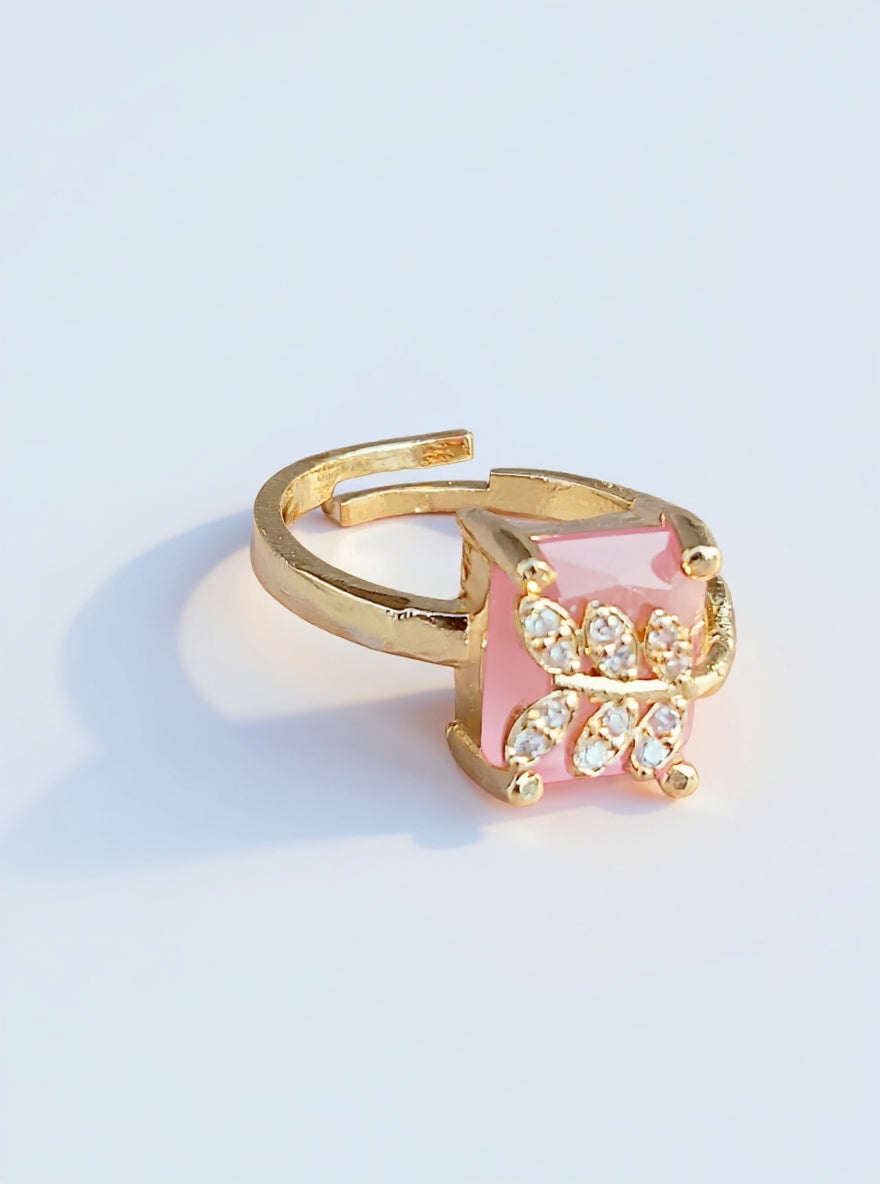 Eilika Ring (Golden light pink stone)
