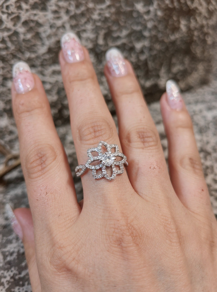 Anshvi Ring (Silver)