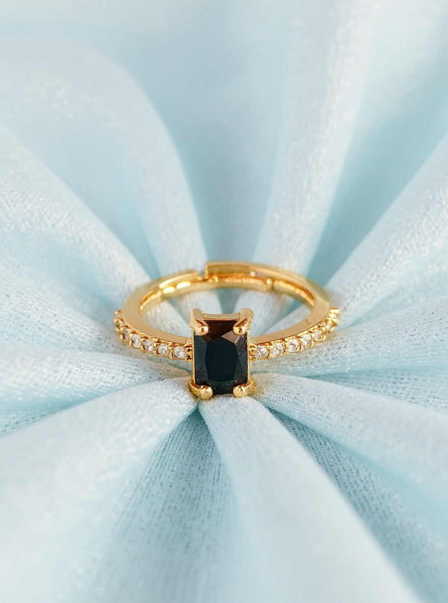 Preeti Ring (Golden Black Stone)