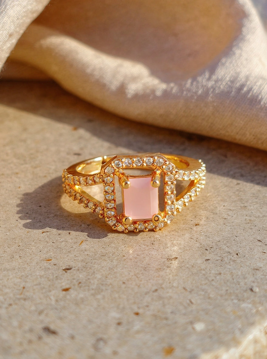 Isha Ring (Golden light pink stone)