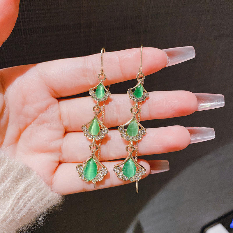 Vintage Emerald Green Teardrop Gold Emerald EARRING