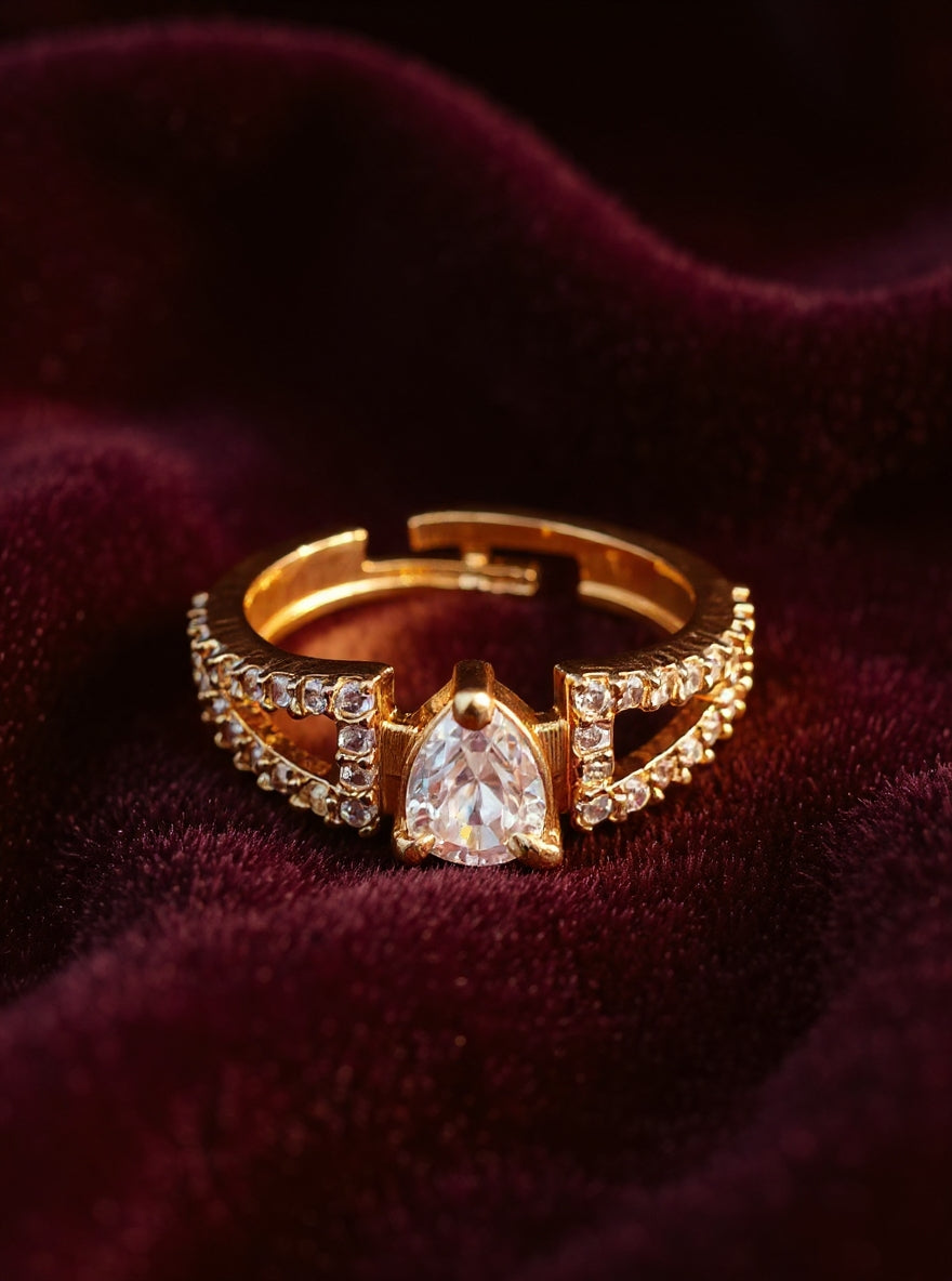 Zevika Ring (Golden)