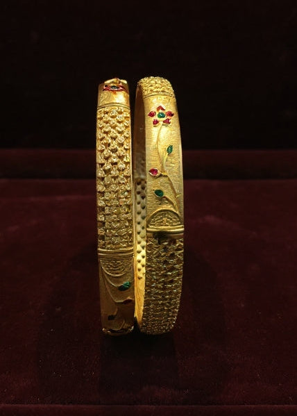 Komal Bangle (Set of 2)