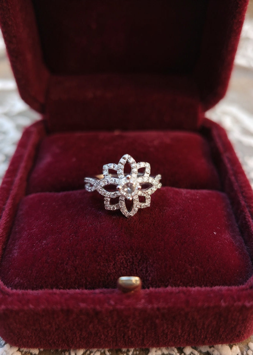 Anshvi Ring (Silver)