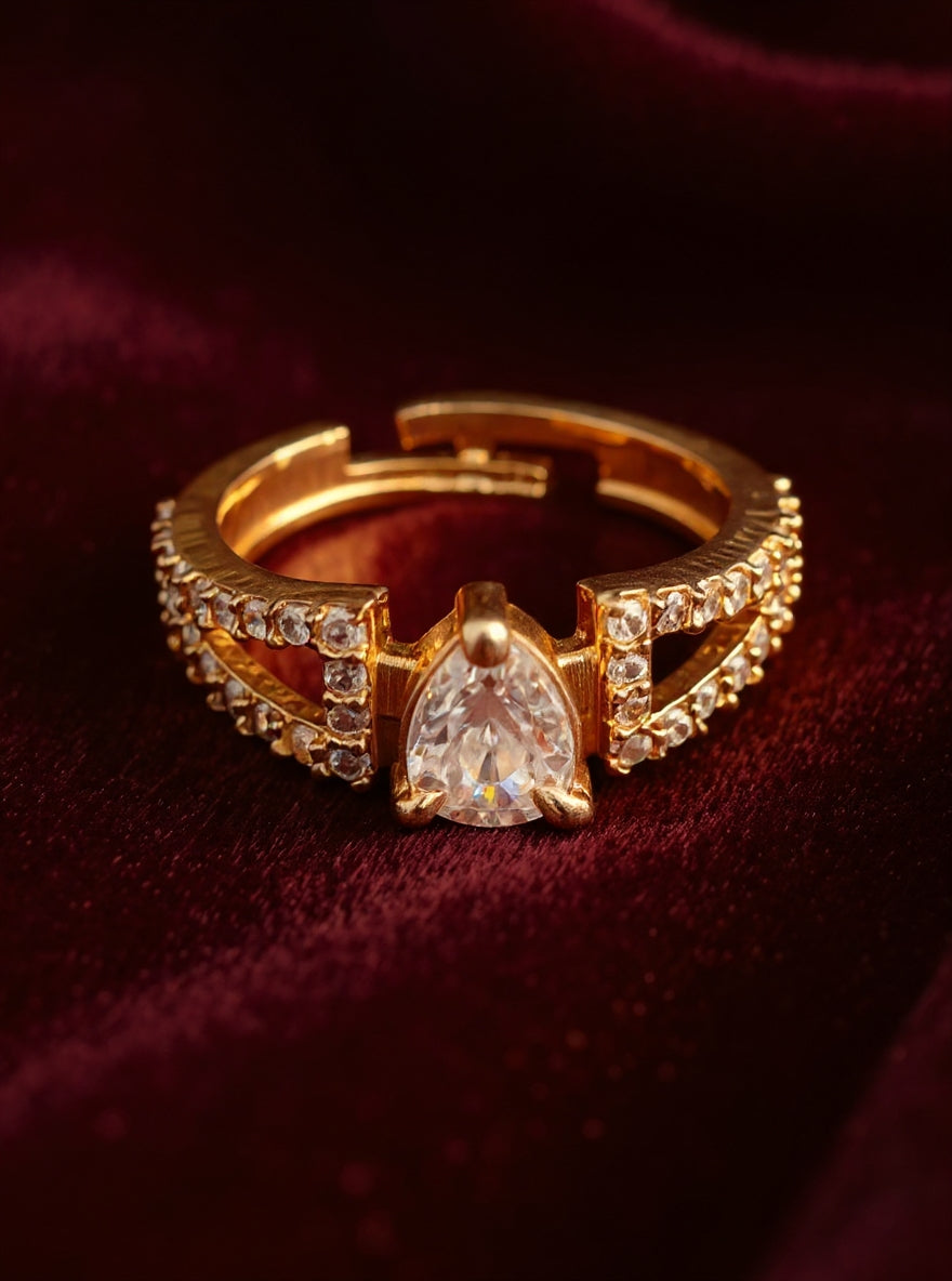 Zevika Ring (Golden)