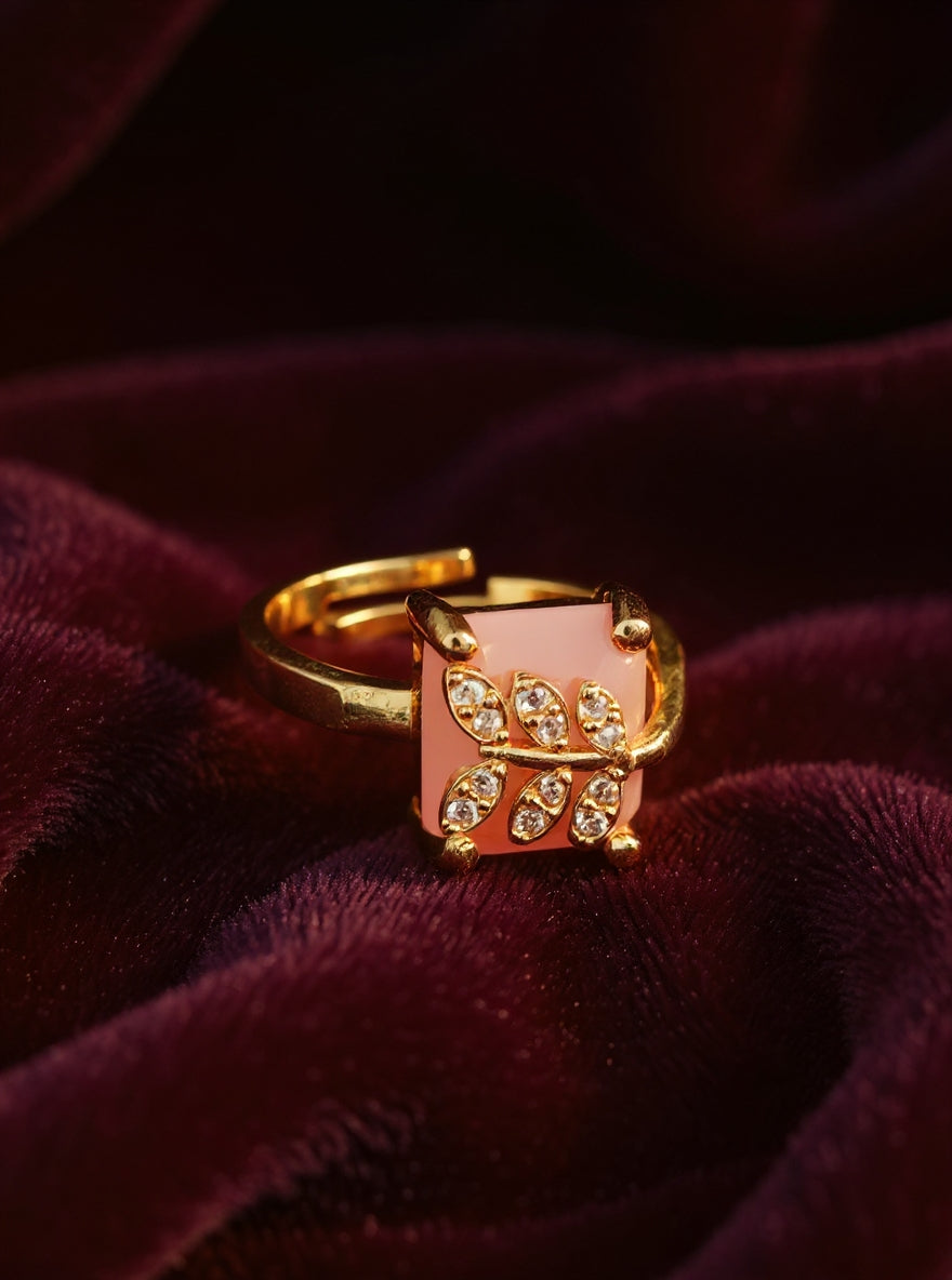 Eilika Ring (Golden light pink stone)