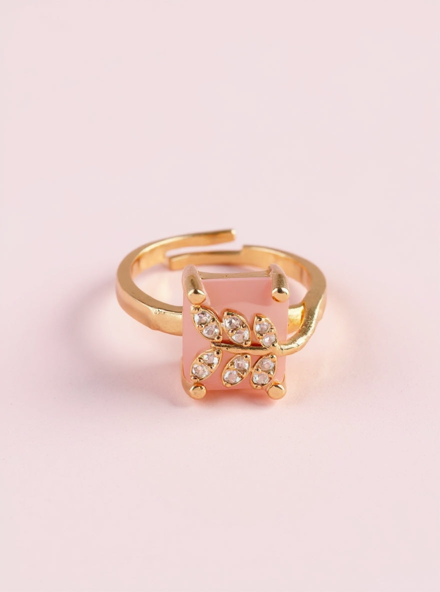 Eilika Ring (Golden light pink stone)