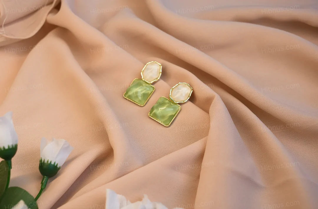 Korean Luxurious Pearl Green And White Drop Gold Earring