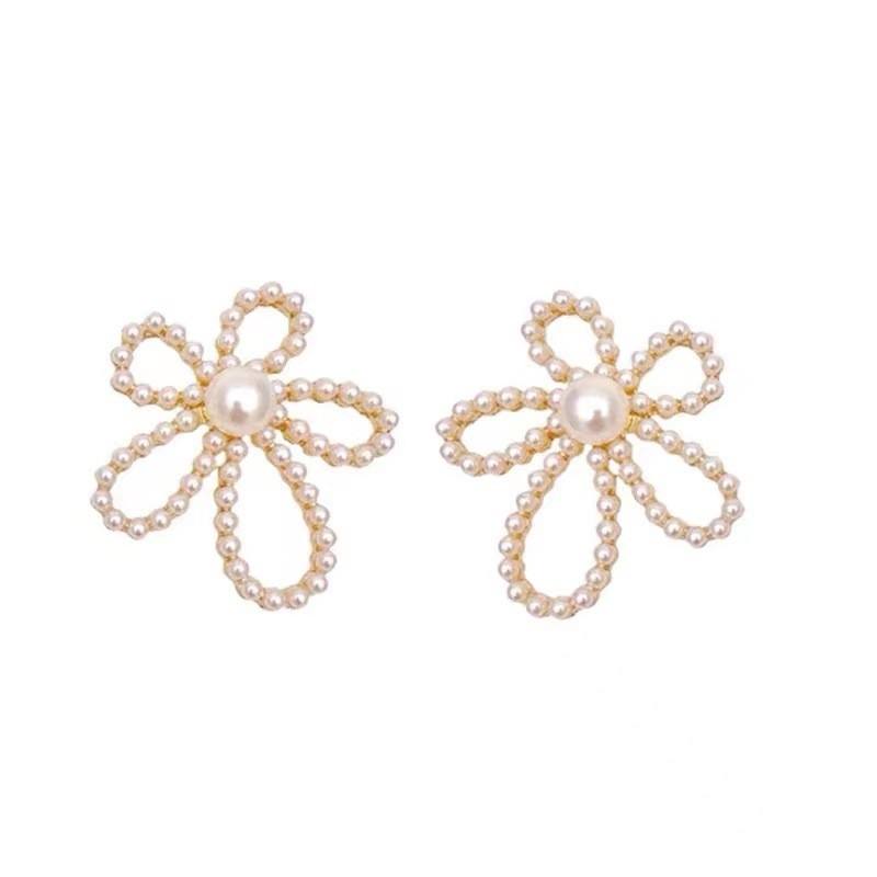 Flower of Pearls Earrings